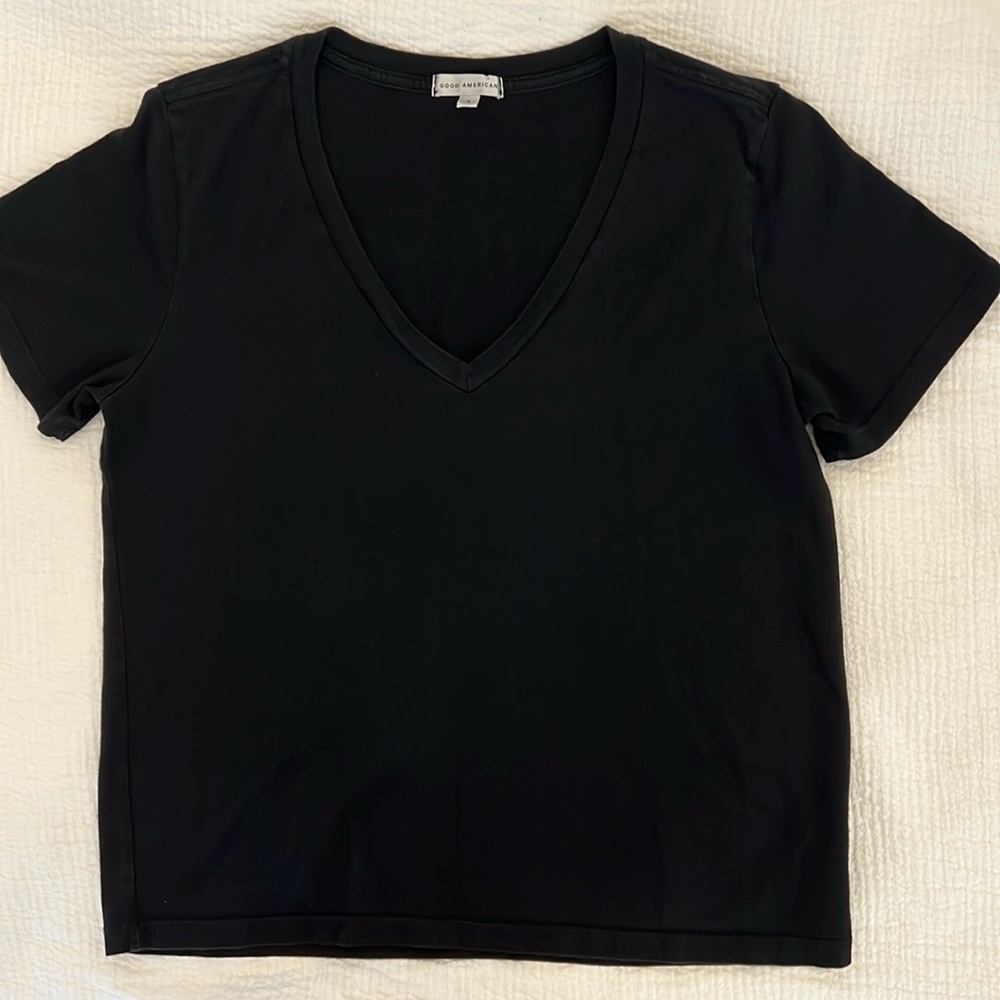 GOOD AMERICAN Cotton Relaxed V Neck Tee, size 1